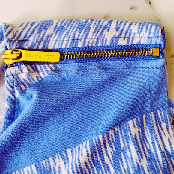 Michael Kors Striped Shoulder Zipper Top - Picture 3 of 4